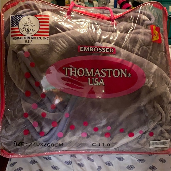 thomaston mills Other - Embossed King Size Blanket